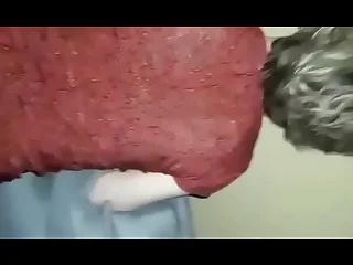 Fodendo o cú da coroa safada e gostosa